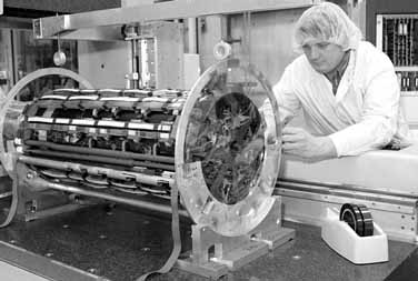 Jim Fast prepares the DZero silicon detector for transport