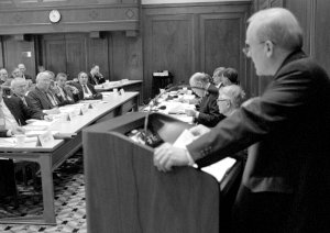 URA President Fred Bernthal addressed university representatives gathered at the National Academy of Sciences.